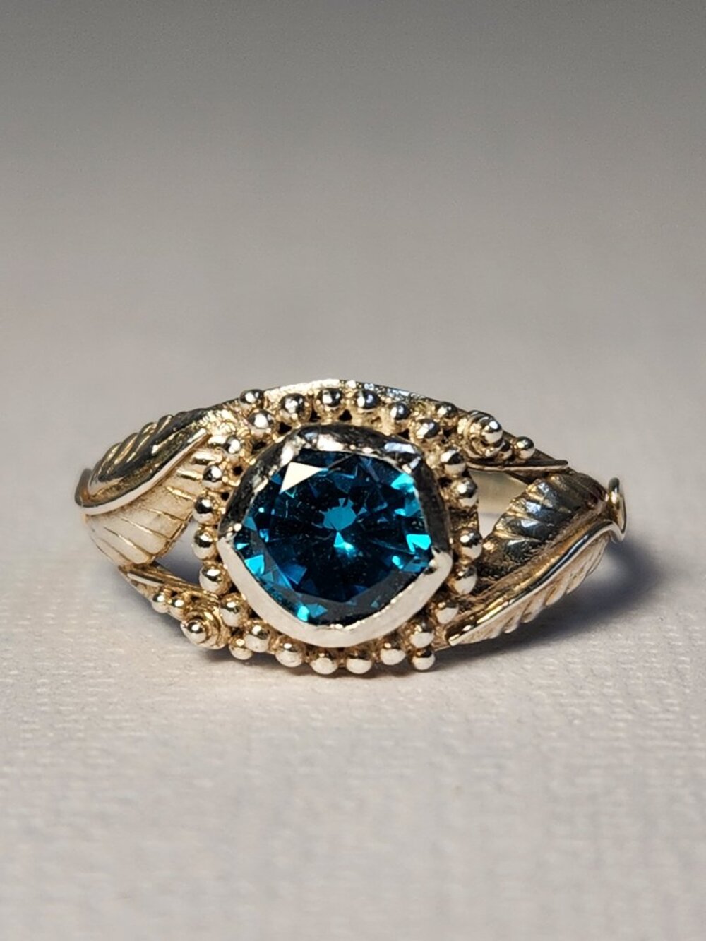 VTG Boutique 925 Natural Neon Blue Apatite Leaf Motif Scalloped Bezel Ring Sz 7 - Picture 3 of 12